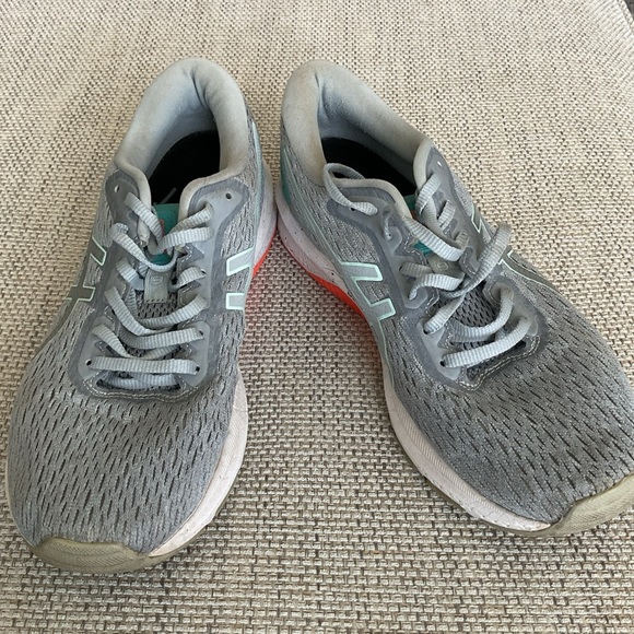 ASICS GT-1000 Women's Size 11 - Picture 1 of 5